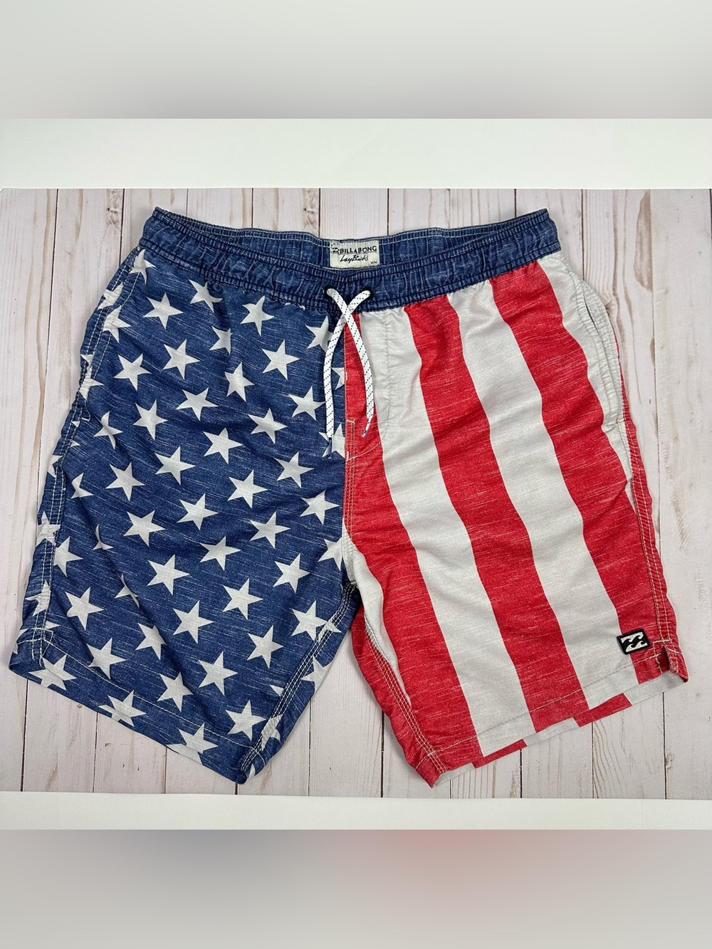 BILLABONG Men's Laybacks American Flag 4th of July board shorts - size M